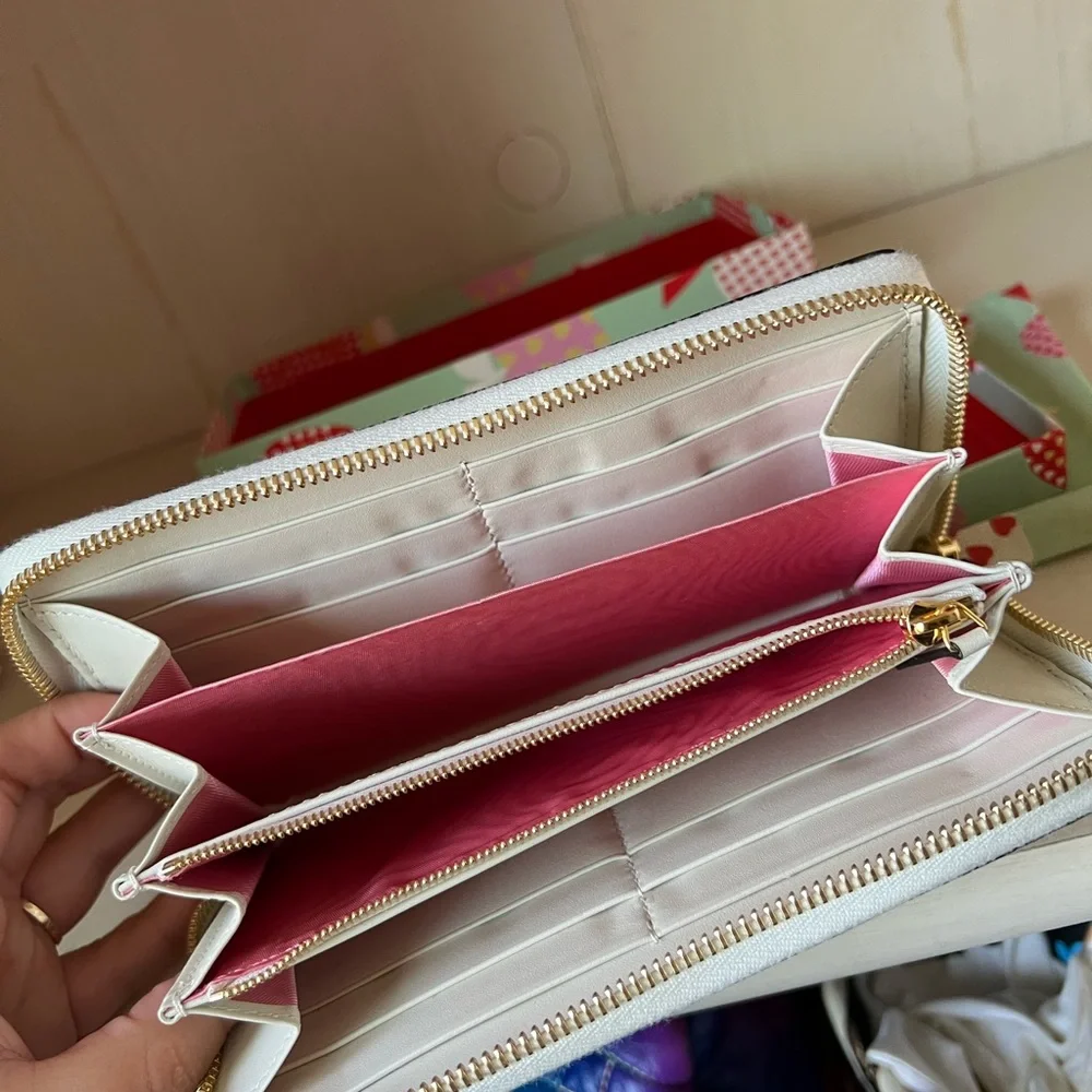 SALE ❤️GUCCI apple print round zipper long wallet 🌸🌷 - Picture 7 of 9